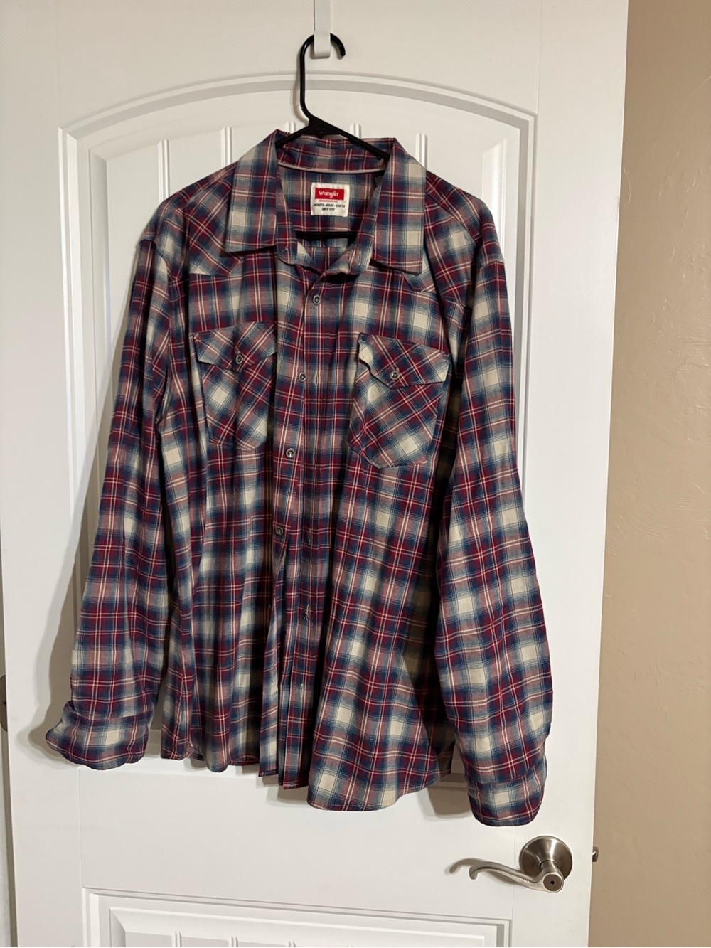 Wrangler Blue Red Plaid Long Sleeve Button-Down Shirt